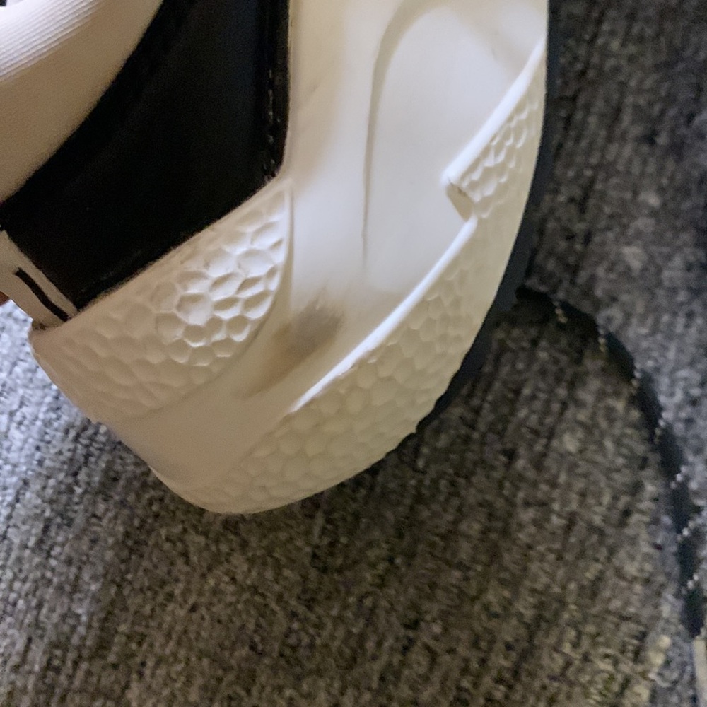 Sneaker - Picture 4 of 8